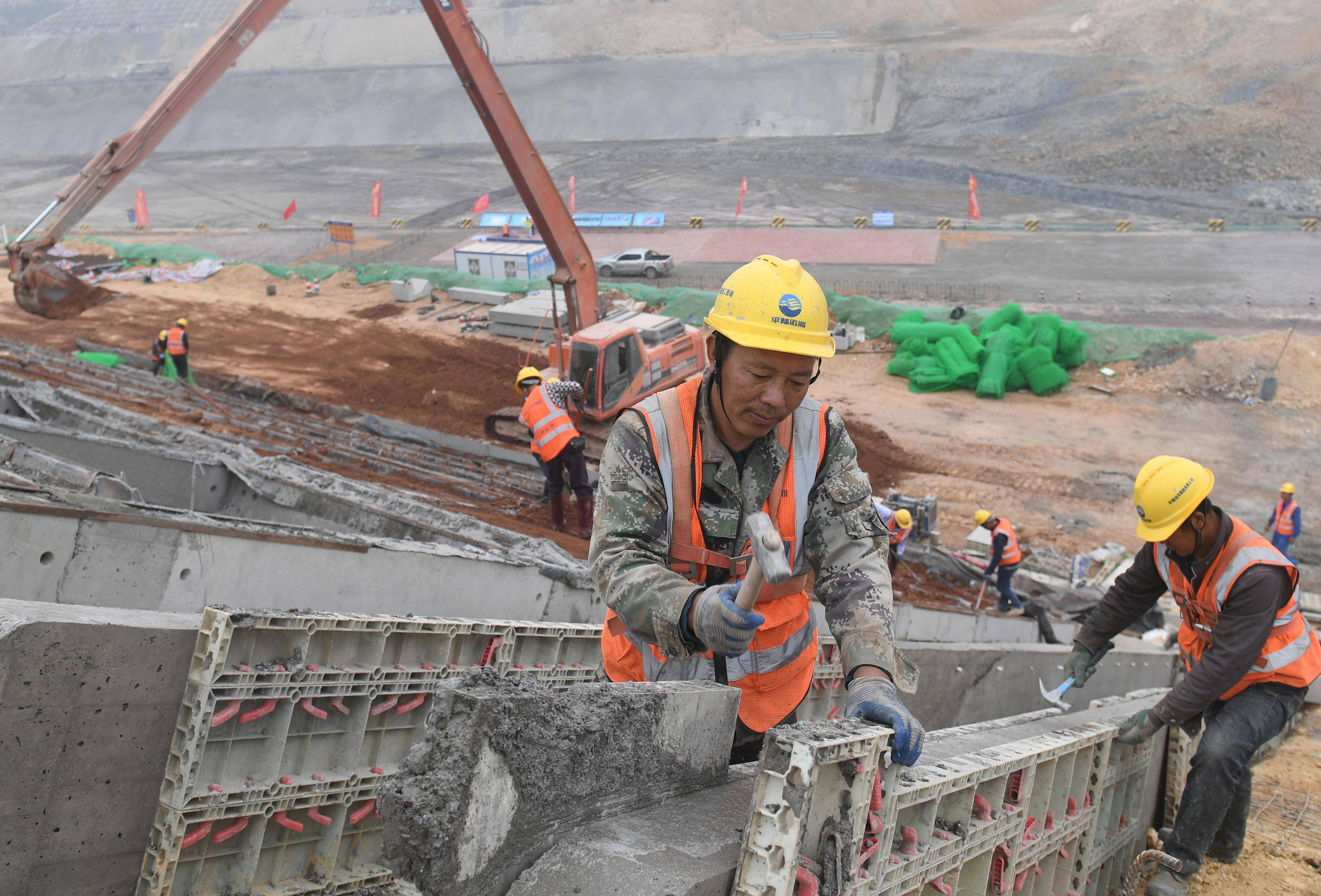 廣西平陸運河建設加速推進，多項樞紐工程同步施工